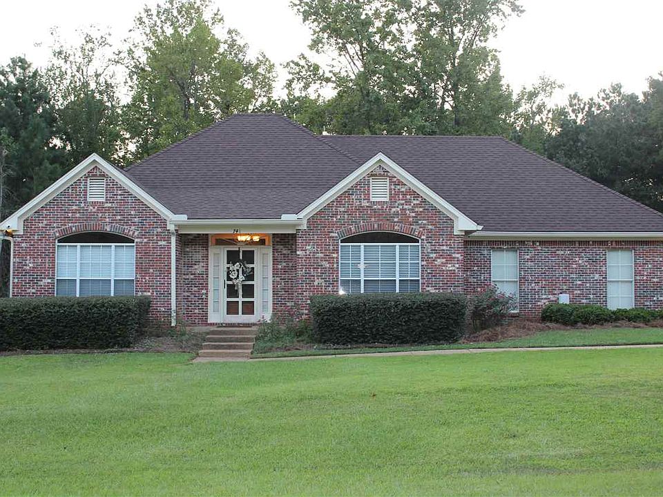 1st image of 741 Forest Woods Dr