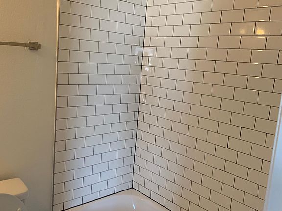 4th image of 1512 Amherst Ave #403