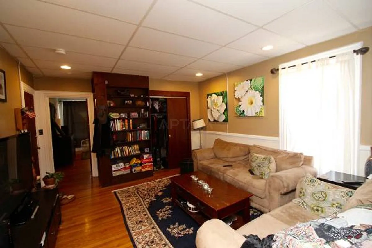 Porter Square / Spring Hill / Avon Hill area, 2 bedroom, 1 bathroom apartment — Photo 1