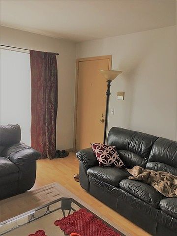 2nd image of 3243 Milwaukee Ave #D