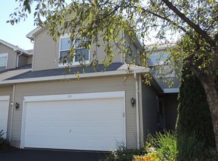 124 Woodland Cir, North Aurora, IL 60542