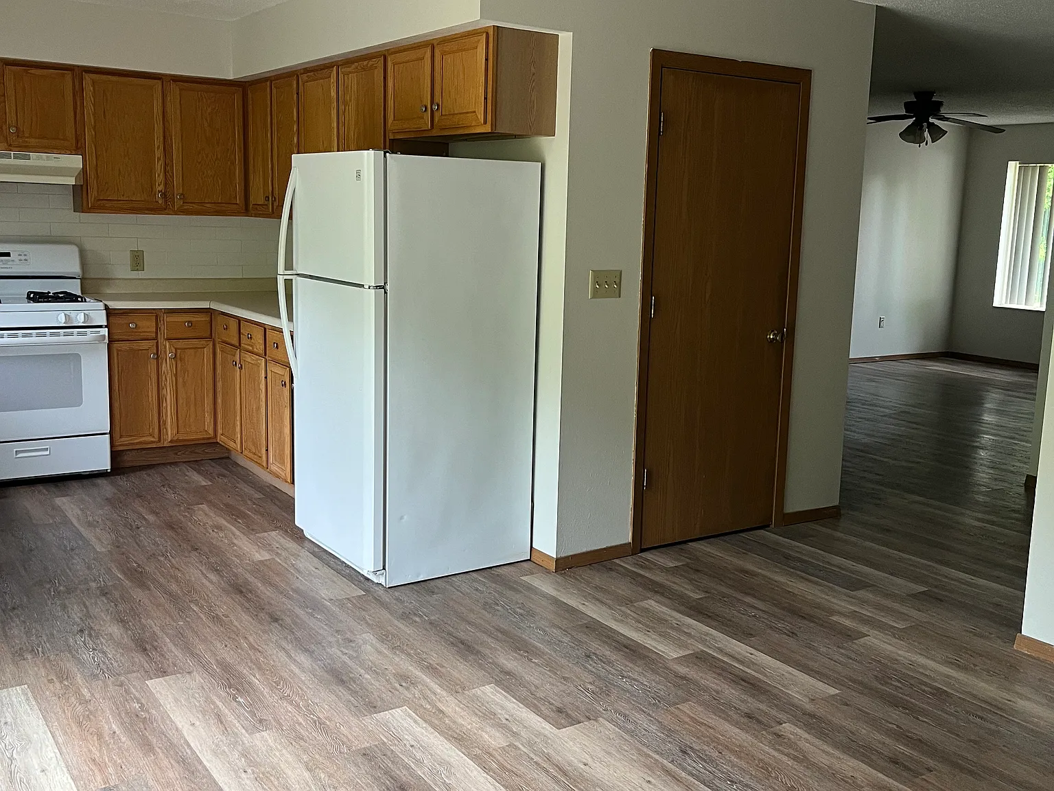 3 bed, 1200 sqft, $1,400 — Photo 2