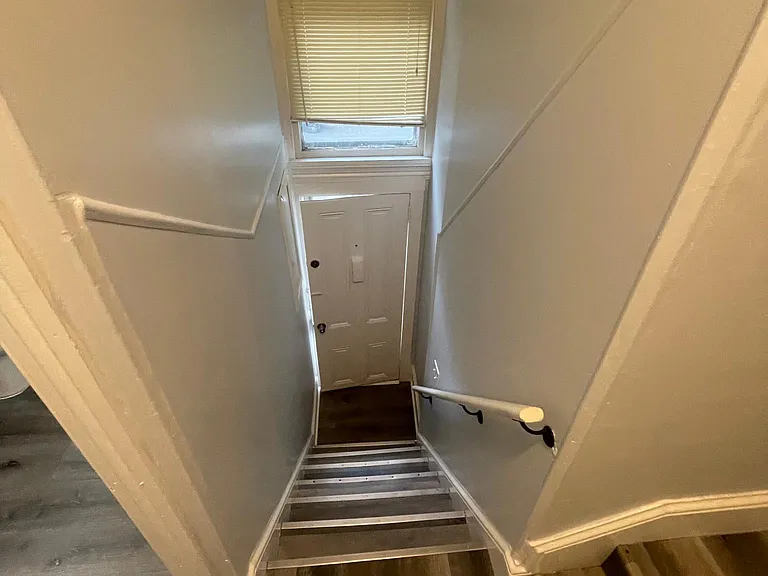 50 N Giles St #4 — Photo 7