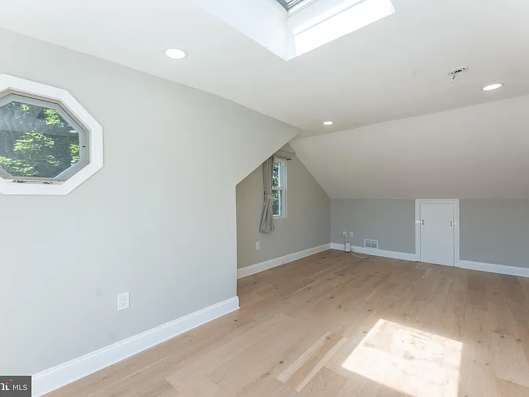 75 Reeder Ave — Photo 25