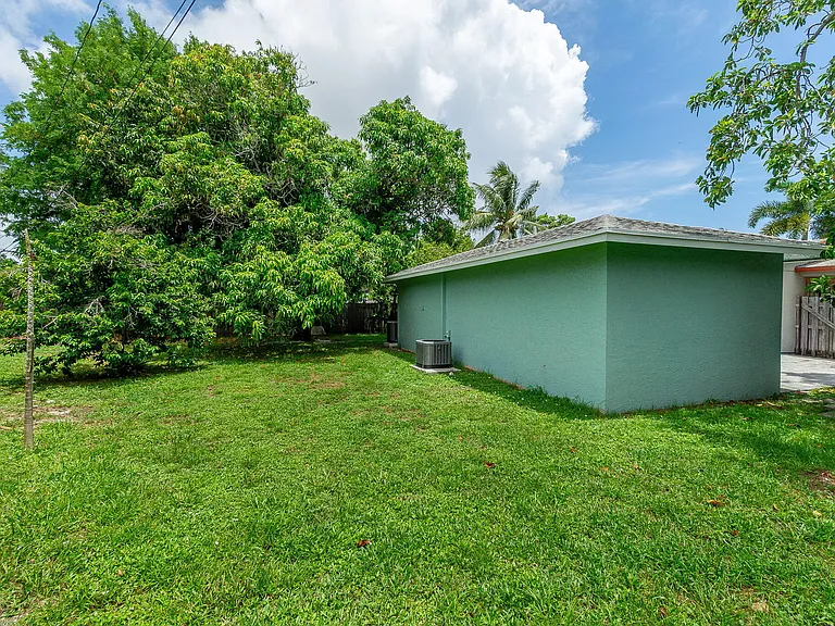 2831 N Seacrest Blvd #B — Photo 11