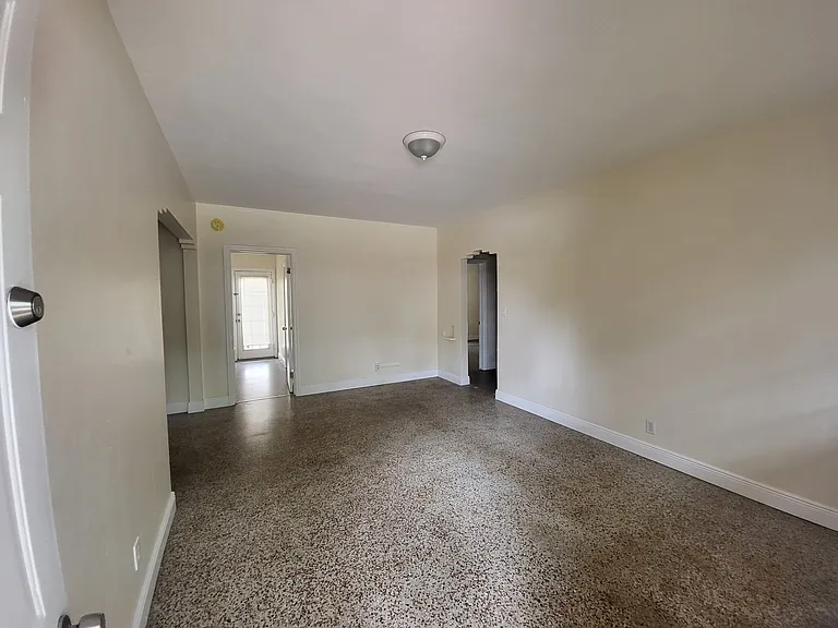 547 NE 16th Ave — Photo 7