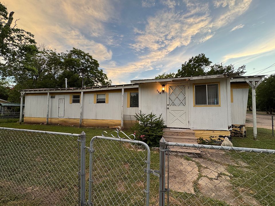 2nd image of 504 Brown St