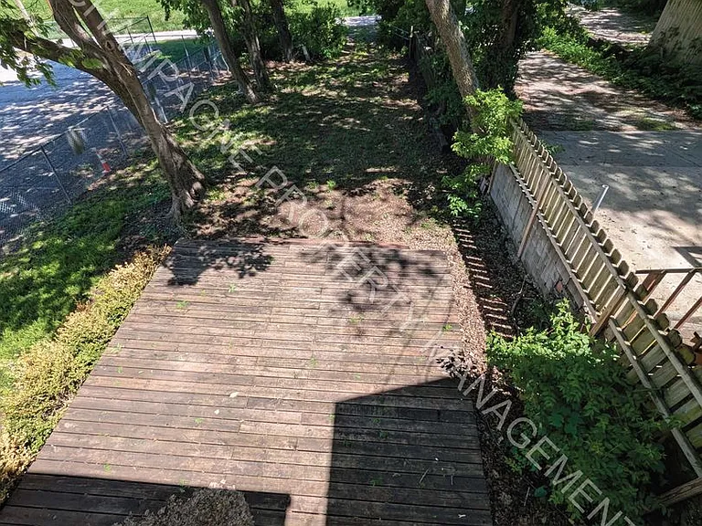 2523 Charlotte St — Photo 23