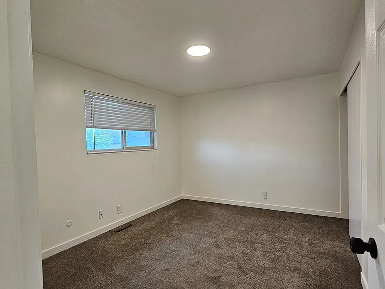 926 E Fairclough Dr S — Photo 12