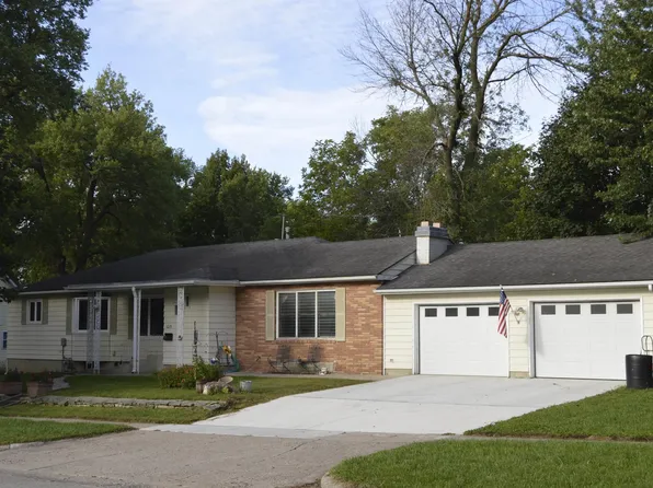 1015 S 3rd St, Clear Lake, IA 50428