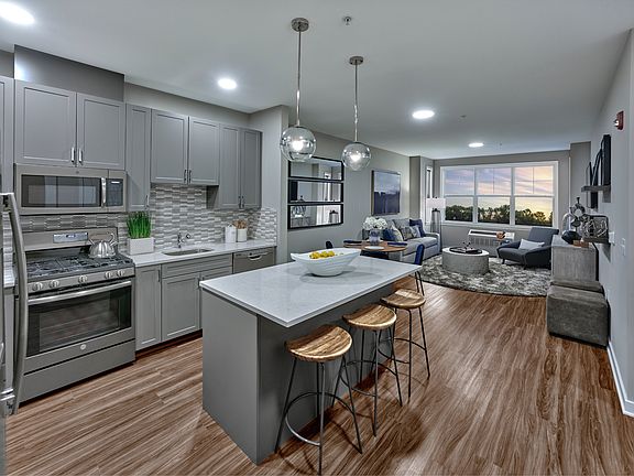 2nd image of 975 Bonnel Ct Unit 304