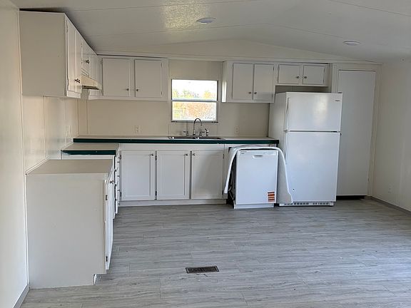4th image of 3810 Rowland Rd