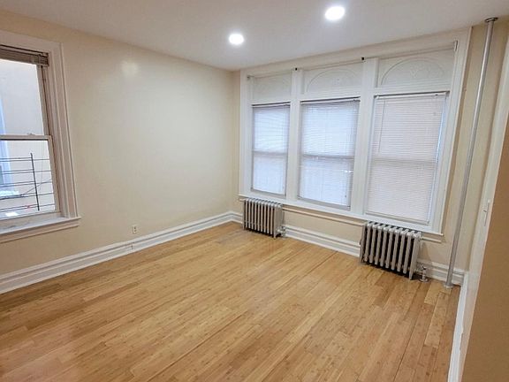 3rd image of 1328 Croes Ave APT 1