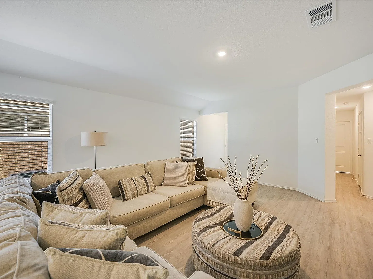 4 bed, 2.0 bath, 1815 sqft, $2,350 — Photo 4