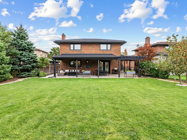 182 Gracefield Ave, Toronto, ON M6L 1L8