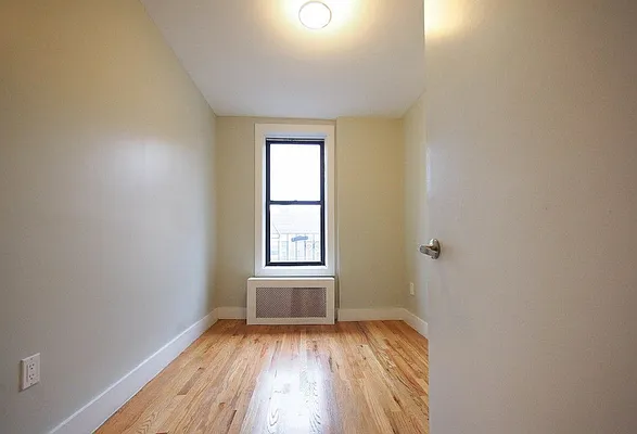 Rented by Lodger Corp | media 27