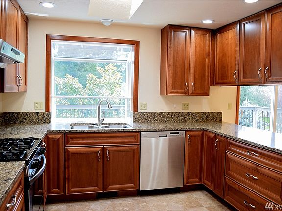 3rd image of 4208 Amber Ct SE