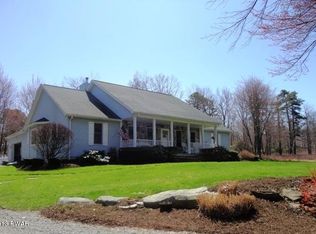 408 Canoebrook Dr, Hawley, PA 18428