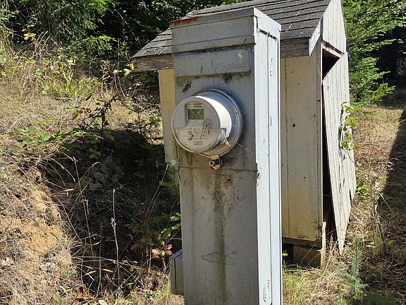 3rd image of 96411 Duley Creek Rd