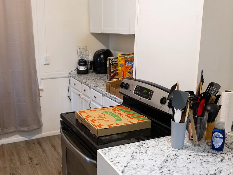204-206 Barrett St #5 — Photo 9