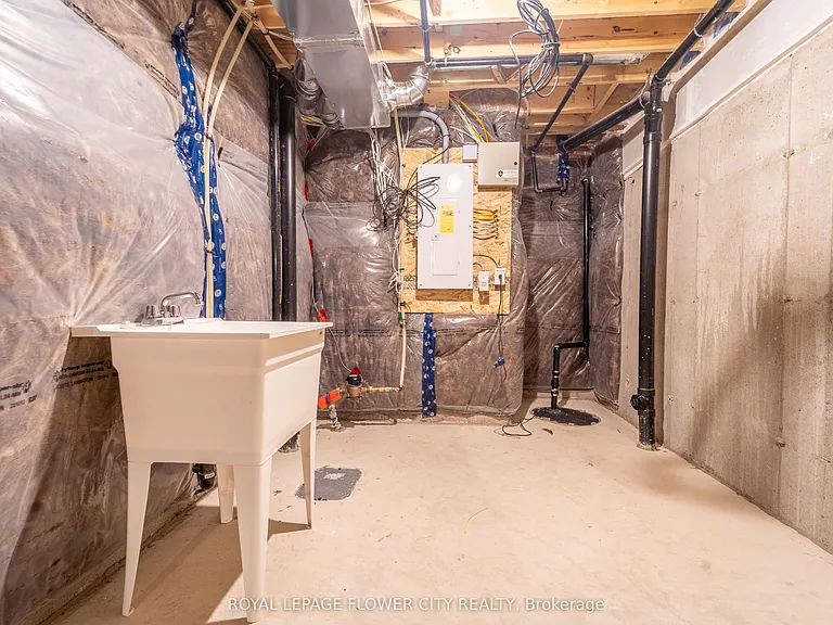 413 E 16th St — Photo 24