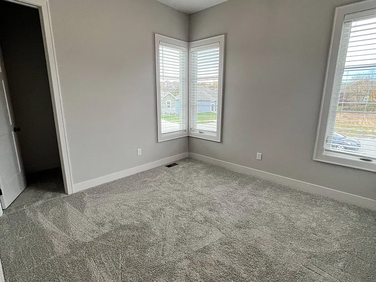 11009 S Millstone Dr — Photo 6