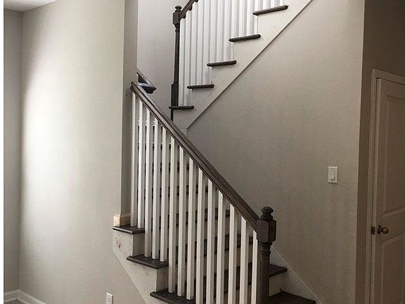 5th image of 304 Hutchinson Ln