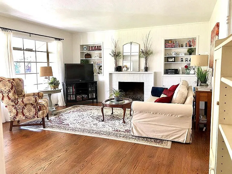 2413 Morse Ave — Photo 3