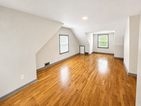 2nd image of 1142 Lilac Ave #1