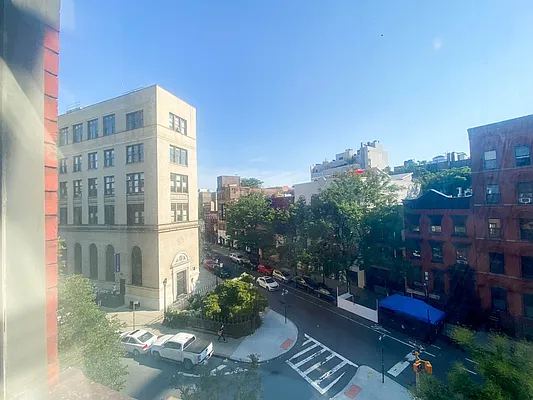 Rented by City Connections Realty | media 9