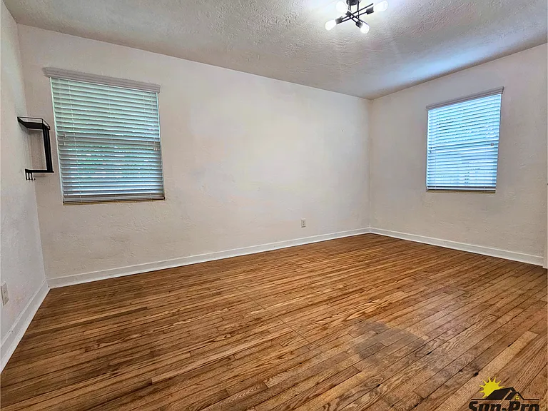 475 Riverside Dr — Photo 21