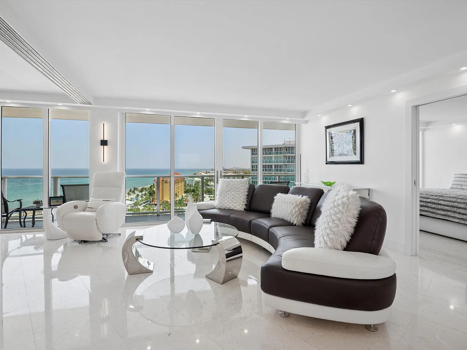 2 bed, 2.0 bath, 1050 sqft, $8,000 — Photo 3