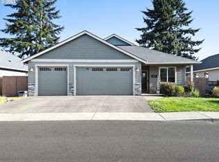 1085 E 1st Ave, Estacada, OR 97023