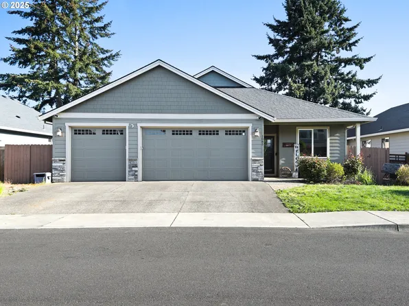 1085 E 1st Ave, Estacada, OR 97023