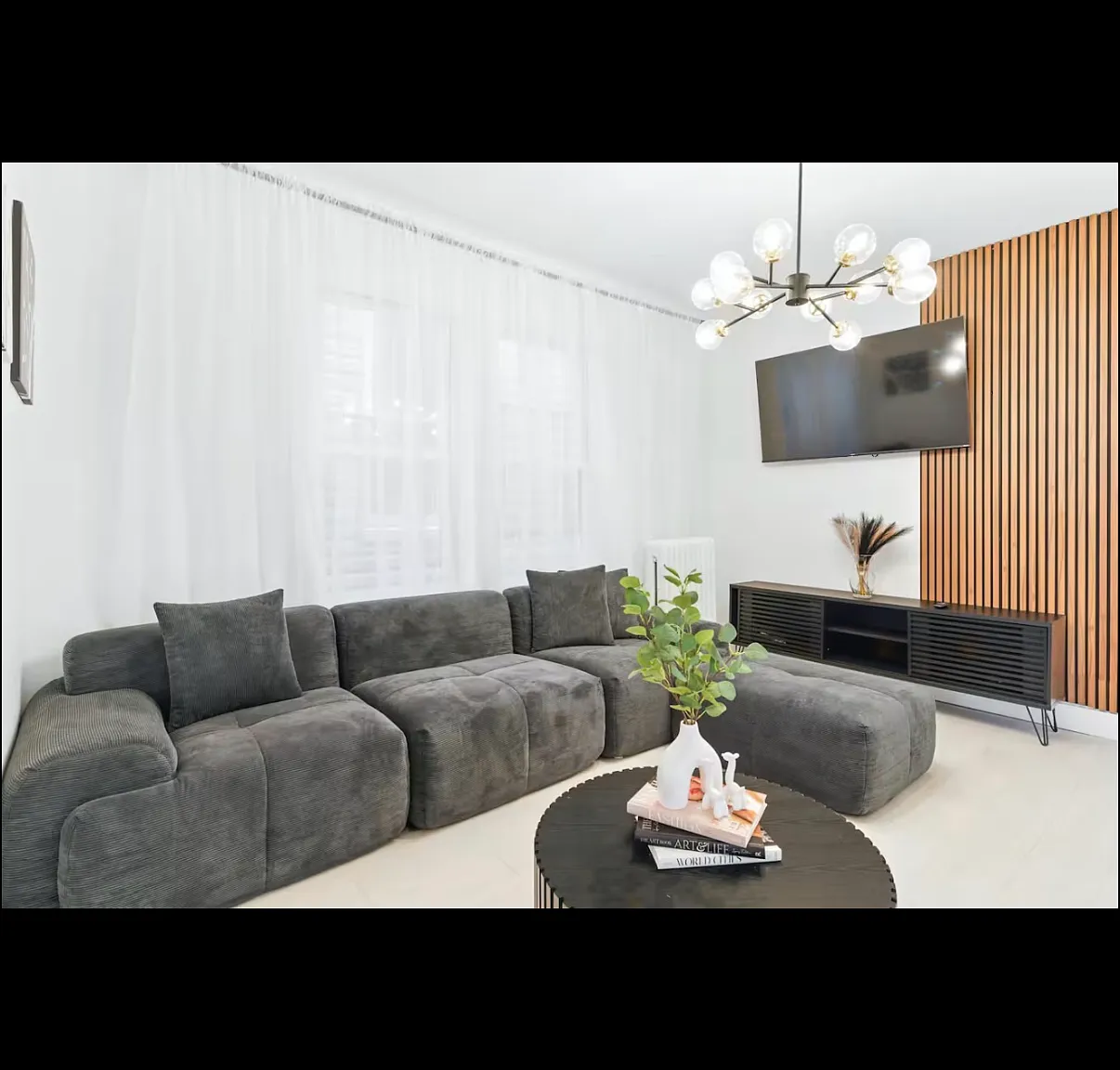 3 bed, 1150 sqft, $2,600 — Photo 2