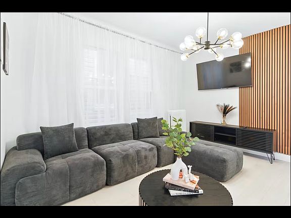 2nd image of 14 Seabury St Floor 2