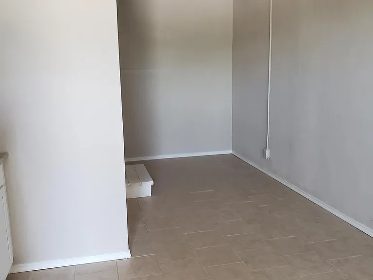2600 S Flores St #5B — Photo 1