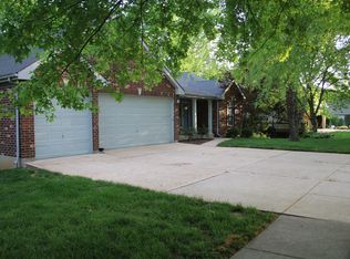 3248 Ridgetop View Dr, Saint Louis, MO 63129