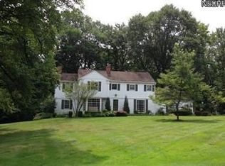 240 Meadowhill Ln, Moreland Hills, OH 44022