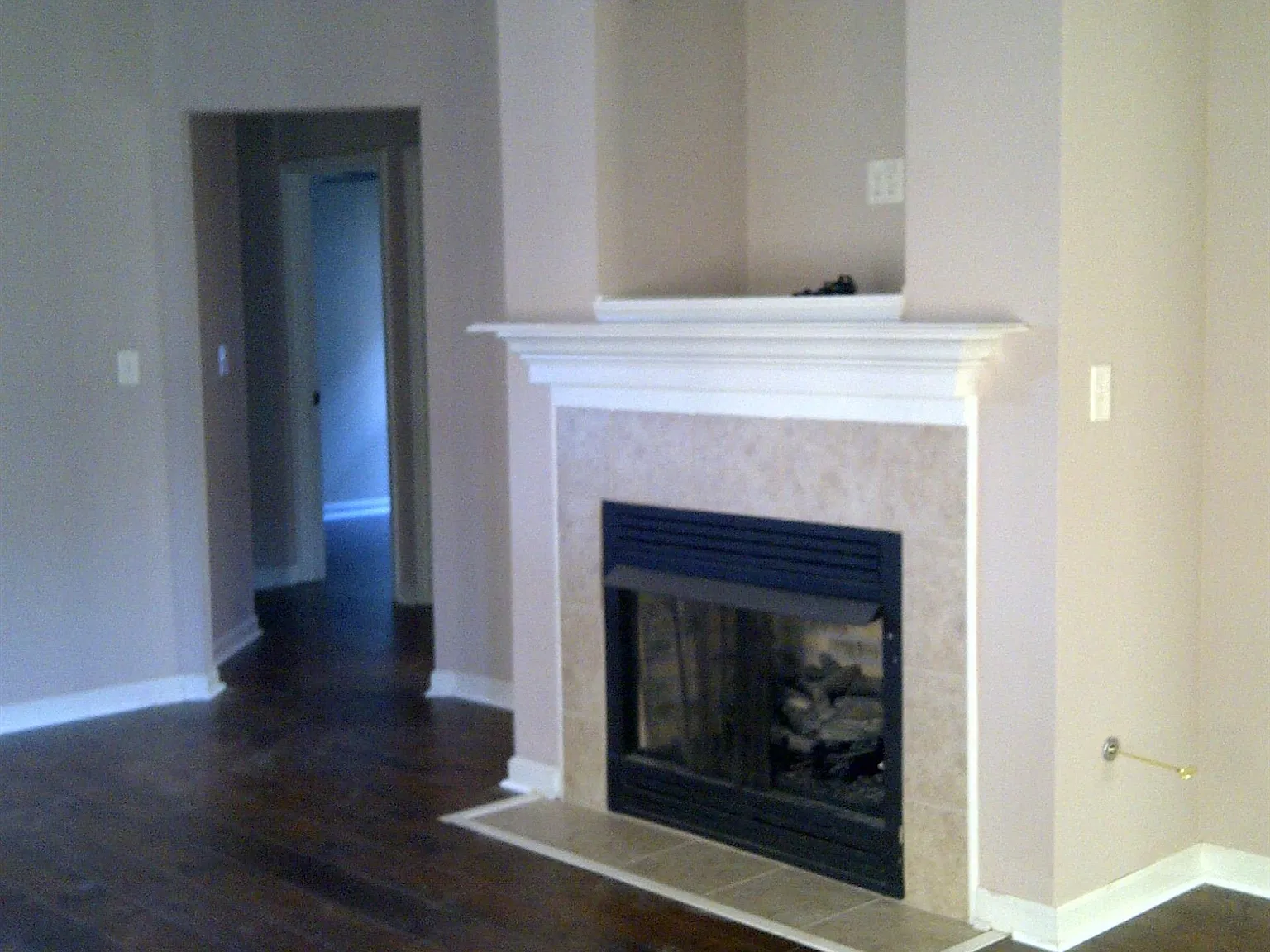 3 bed, 2.0 bath, 1278 sqft, $1,570 — Photo 3
