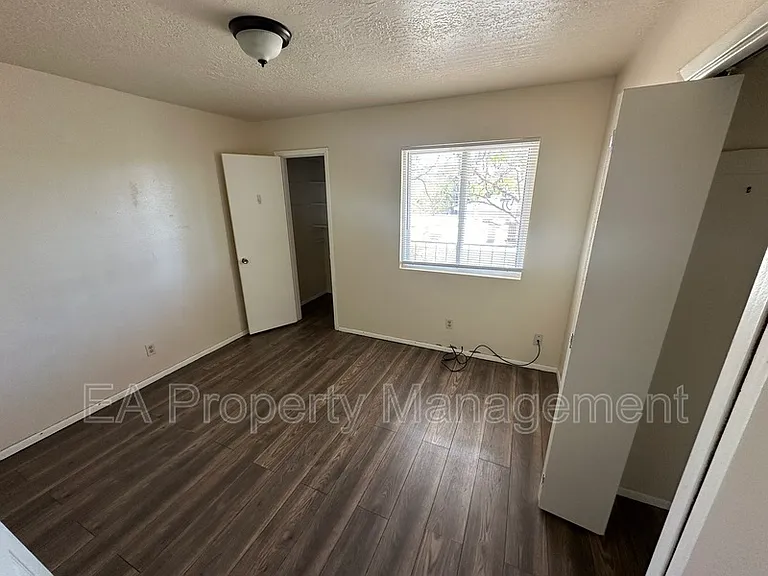 308 Virginia St NE #D — Photo 7