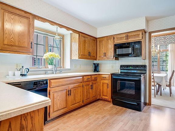 5th image of 645 Willowick COURT #A