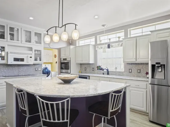 320 W Valley St, Valley, NE 68064