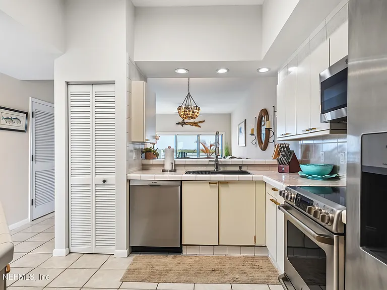 75 Comares Ave #3A — Photo 11
