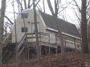 4266 Woodland Hills Dr, Brooklyn, IA 52211