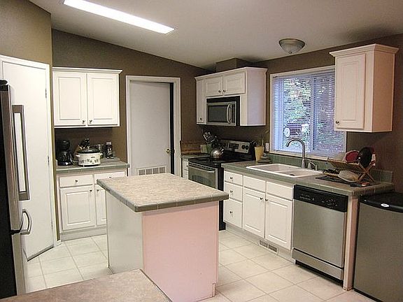 2nd image of 105 Cypress Heights Ln