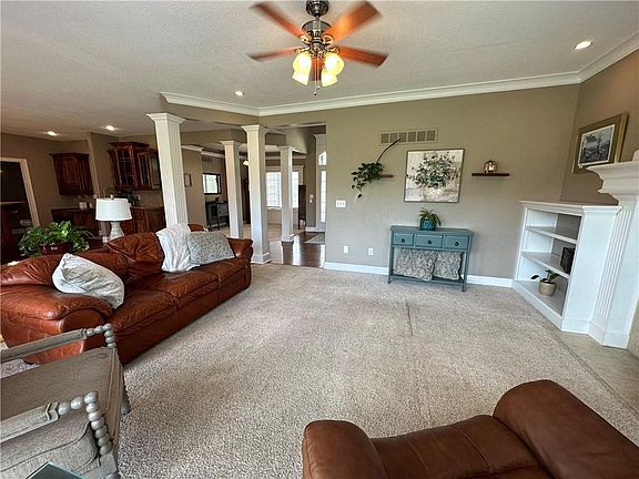 5th image of 5609 NW 93rd St