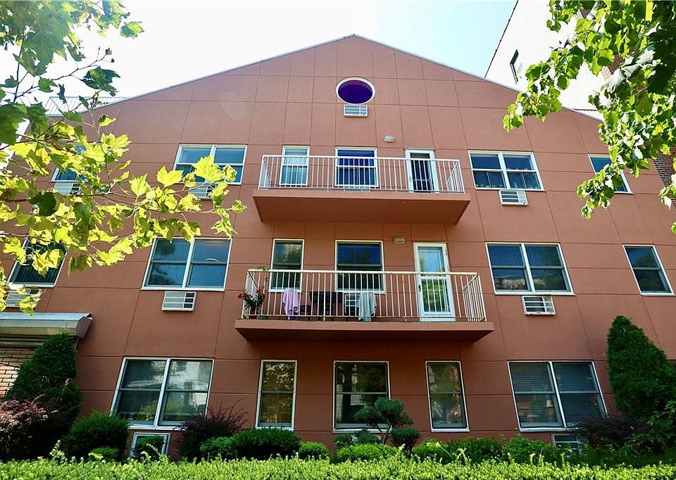 1st image of 428 Ovington Ave APT 3A