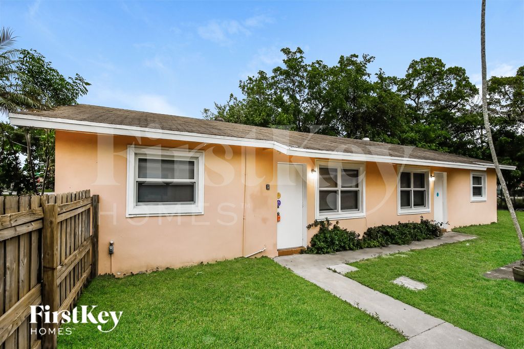 800 SW 9th Ct, Pompano Beach