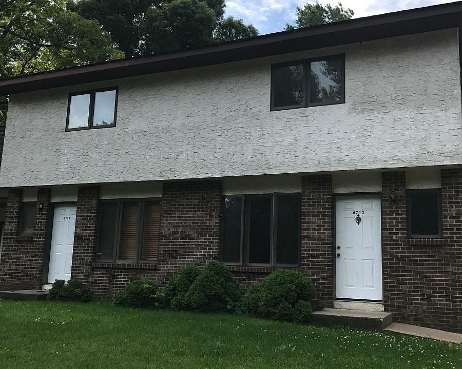 Front of house 2 car garage
